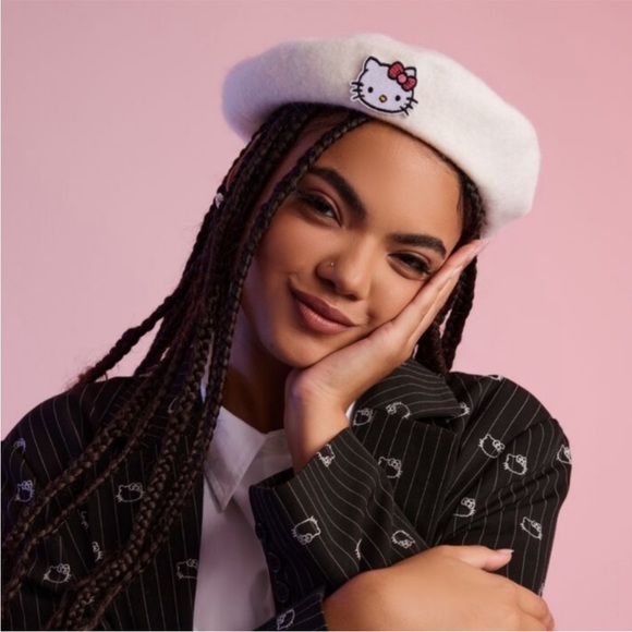 💕 Hello Kitty Patch Beret - White / Multi - Picture 2 of 2